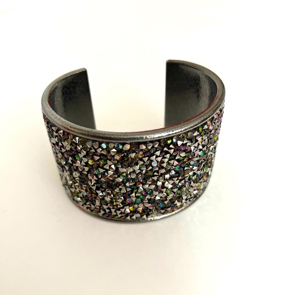 5/$15, NWOT Gun Metal Cuff Bracelet with Hematite & Oil-Slick Crystals